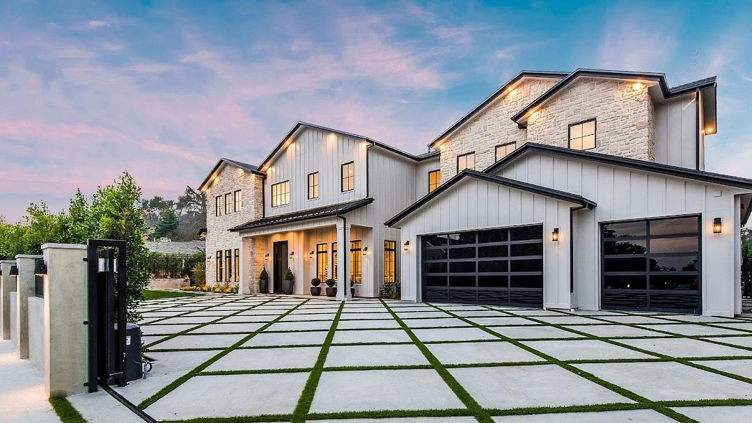 EXTERIOR PAINTING · HOUSE & GARAGE FINISHES