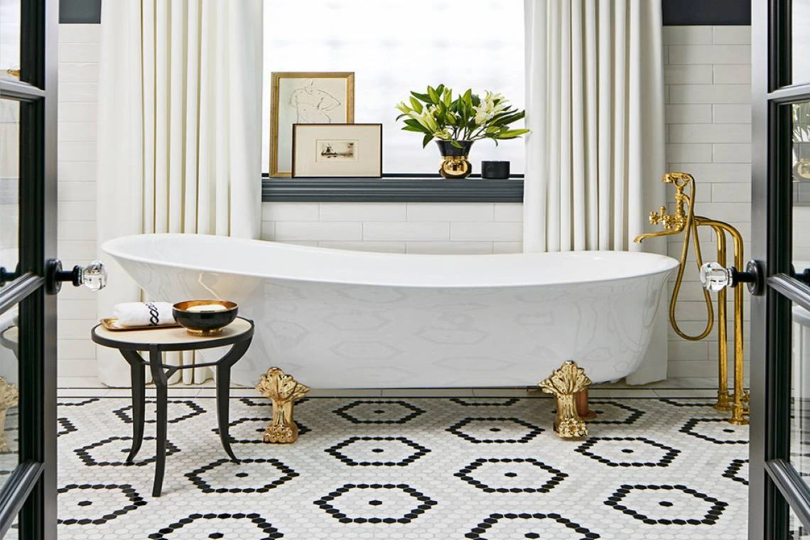 BATHROOM FINISHES · TUB & PATTERNED TILE
