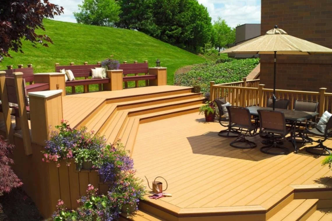 Outdoor living & hardwood decking